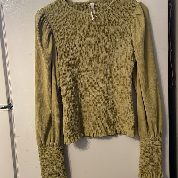 ANTHROPOLOGIE guacamole green Gauze Smocked Puff Sleeve Top Size Small - Picture 3 of 5